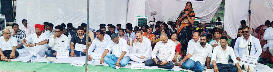 अग्निपथ योजना के खिलाफ कांग्रेसियों का सत्याग्रह