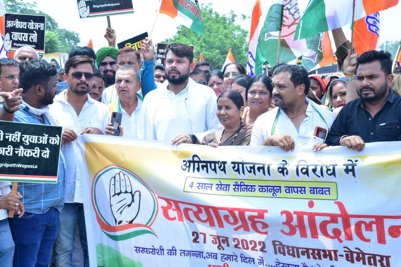 सत्याग्रह में कांग्रेसियों ने केन्द्र सरकार पर बोला हमला