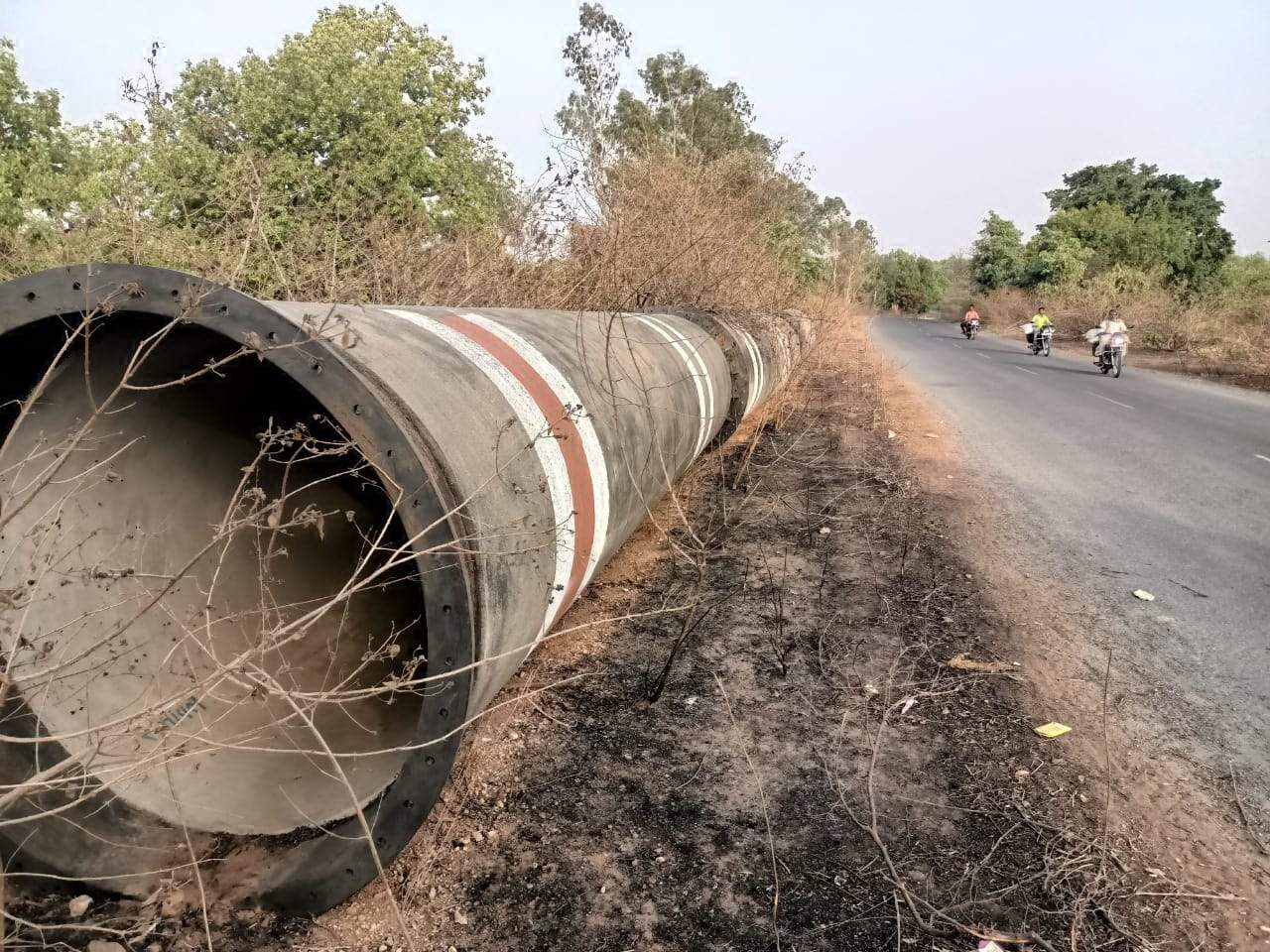 बिना किसी प्रस्ताव व कार्ययोजना के लाखों के स्टील सिलैंडरिकल पाइप खरीदी