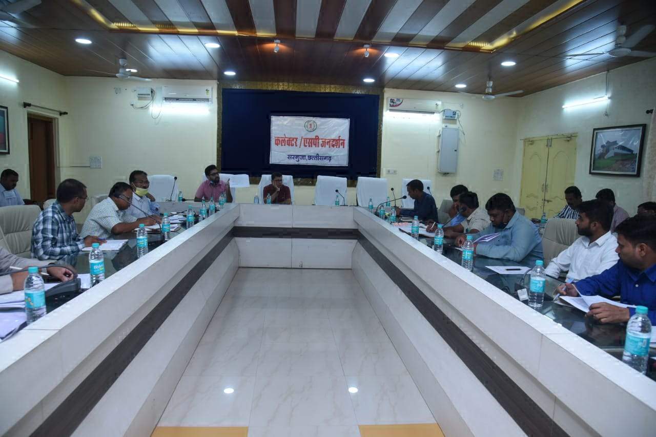 किसानों को अधिक दाम में खाद मिलने की पुष्टि हुई तो कृषि अधिकारी पर होगी कार्रवाई- कलेक्टर