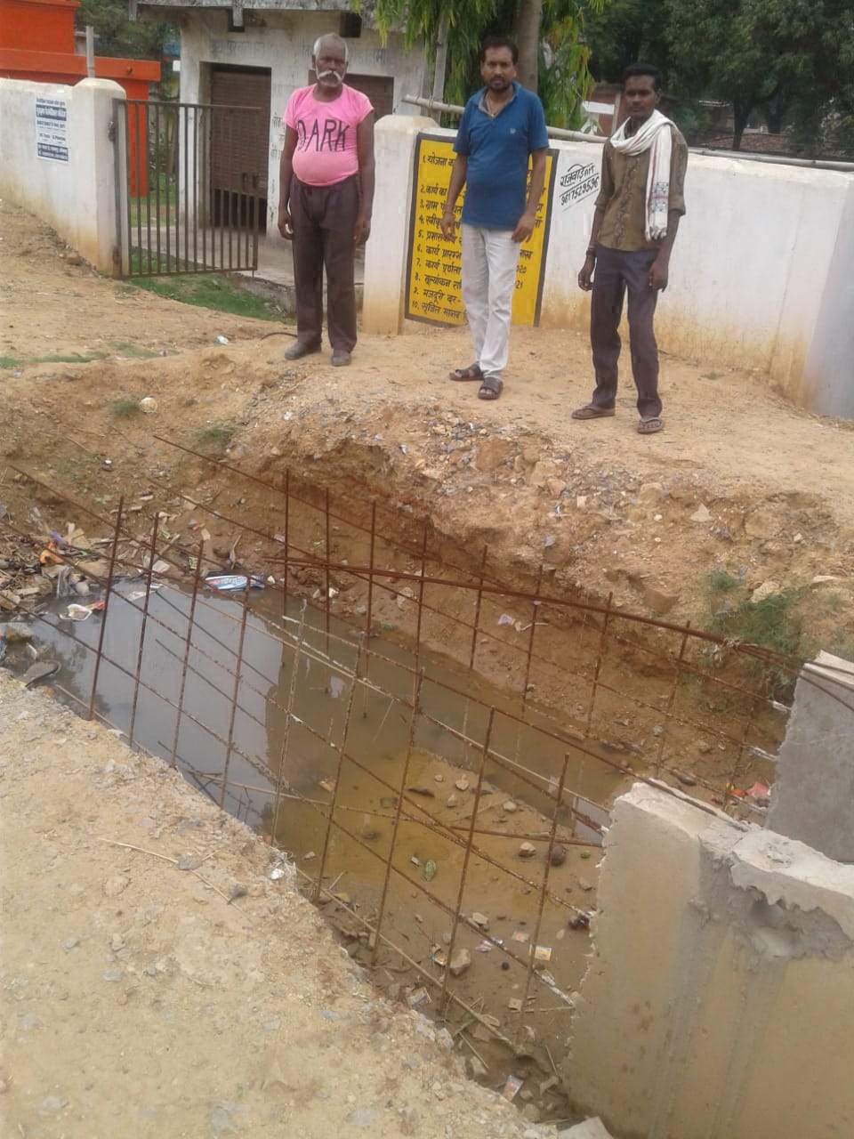 10 दिनों के अंदर नाली निर्माण पूर्ण नहीं होने पर आंदोलन की चेतावनी