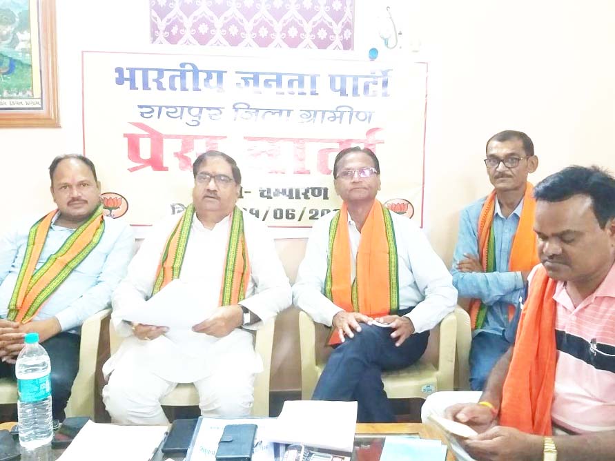 कांग्रेस नौजवानों को बरगलाने में, भ्रमित करने में लगी है-देवजी कांग्रेस नौजवानों को बरगलाने में, भ्रमित करने में लगी है-देवजी
