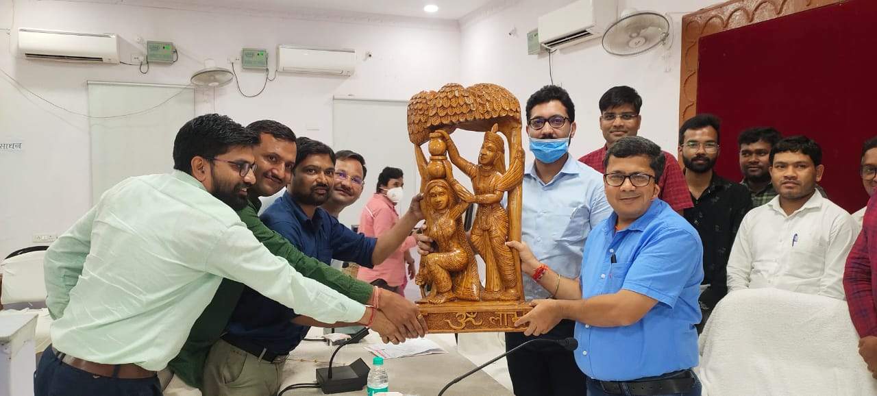 सरगुजा कलेक्टर का विदाई समारोह, भावुक हुए अधिकारी-कर्मचारी