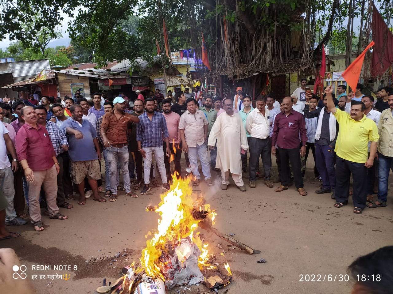 उदयपुर की घटना के विरोध में बचेली की दुकानें रही बंद उदयपुर की घटना के विरोध में बचेली की दुकानें रही बंद