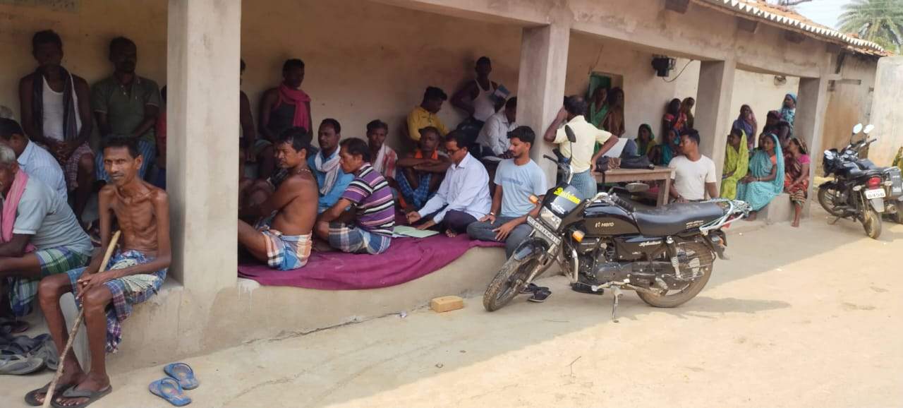 कोल खदान के लिए ग्रामीण नहीं देंगे एक इंच जमीन, ग्रामसभा में प्रस्ताव पारित कोल खदान के लिए ग्रामीण नहीं देंगे एक इंच जमीन, ग्रामसभा में प्रस्ताव पारित