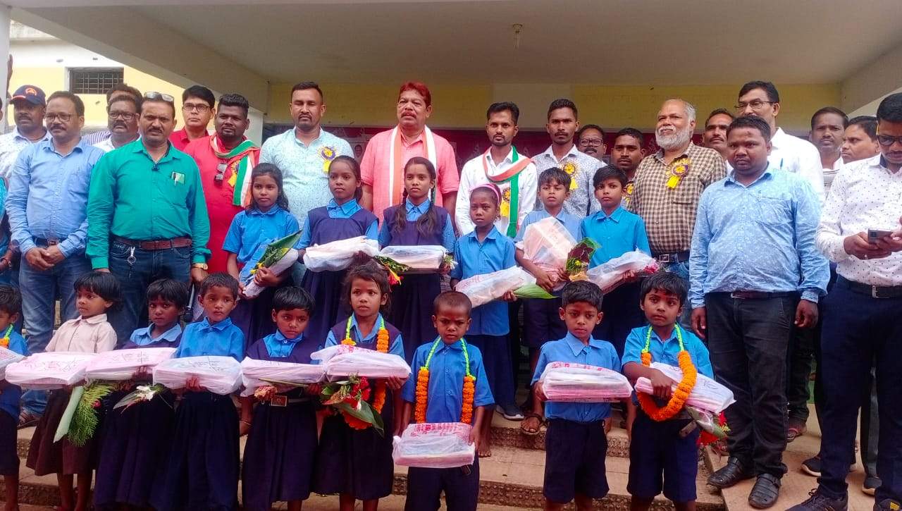 पढ़ाई सिर्फ नौकरी के लिए नहीं, बल्कि खुशहाल जीवन जीने के लिए जरूरी-चंदन पढ़ाई सिर्फ नौकरी के लिए नहीं, बल्कि खुशहाल जीवन जीने के लिए जरूरी-चंदन