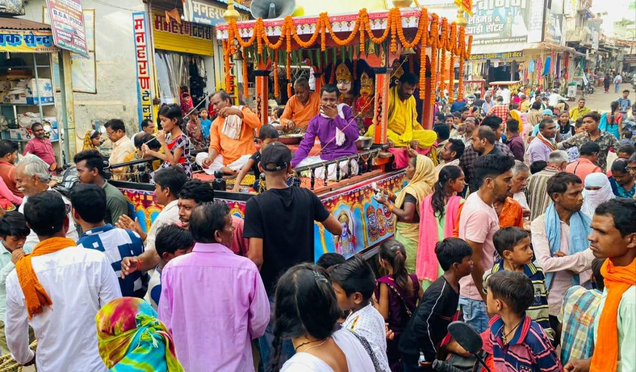 धूमधाम से निकाली भगवान जगन्नाथ की रथयात्रा