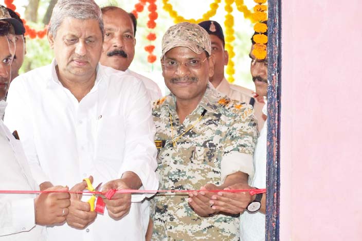 अकबर ने किया पुलिस जांच नाका का उद्घाटन अकबर ने किया पुलिस जांच नाका का उद्घाटन