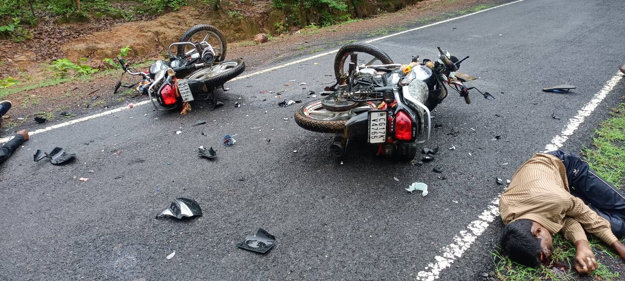 बाइकें भिड़ीं, 2 युवकों की मौत,  जांच