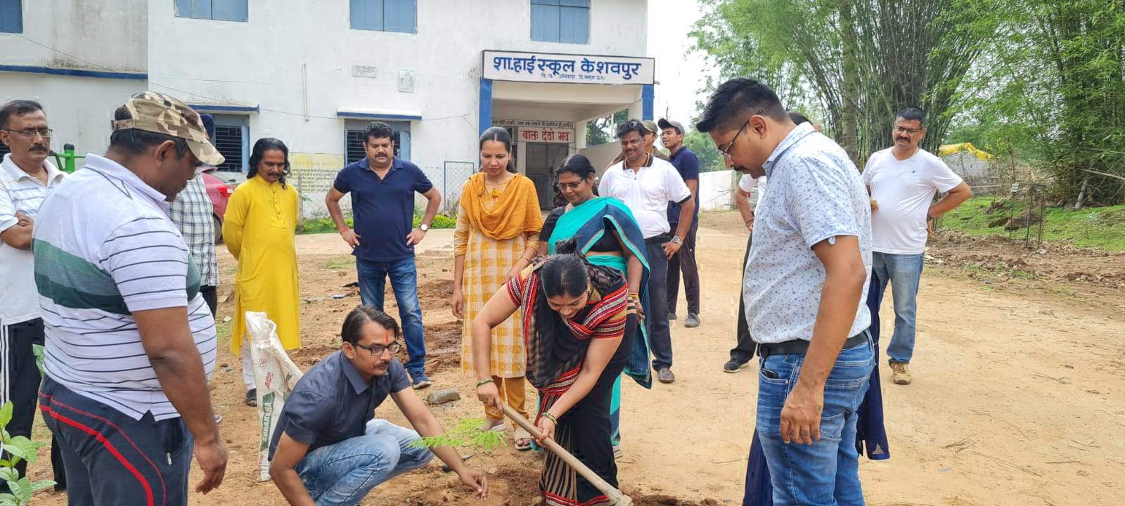 पर्यावरण के प्रति जागरूकता लाने पौधारोपण