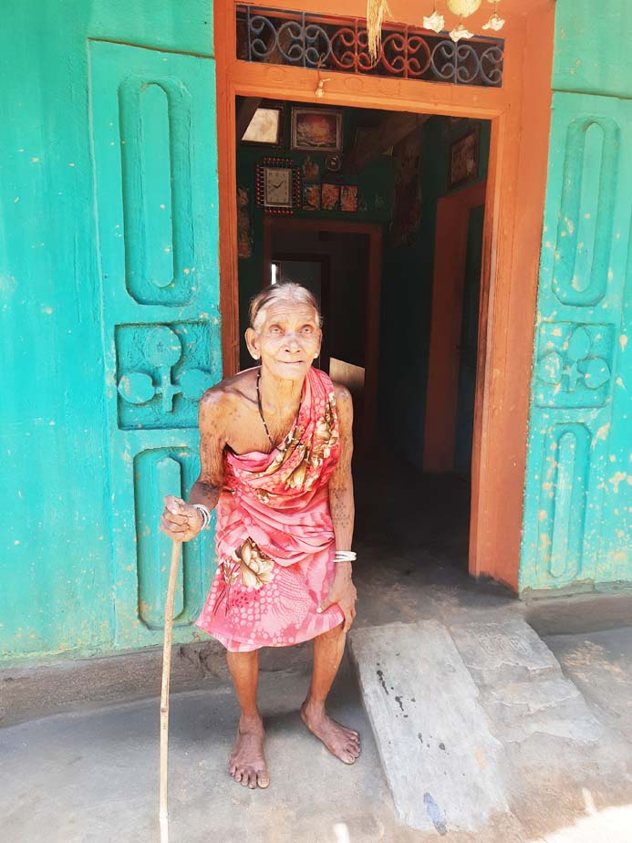 कई साल से वृद्धावस्था पेंशन के लिए भटक रहे