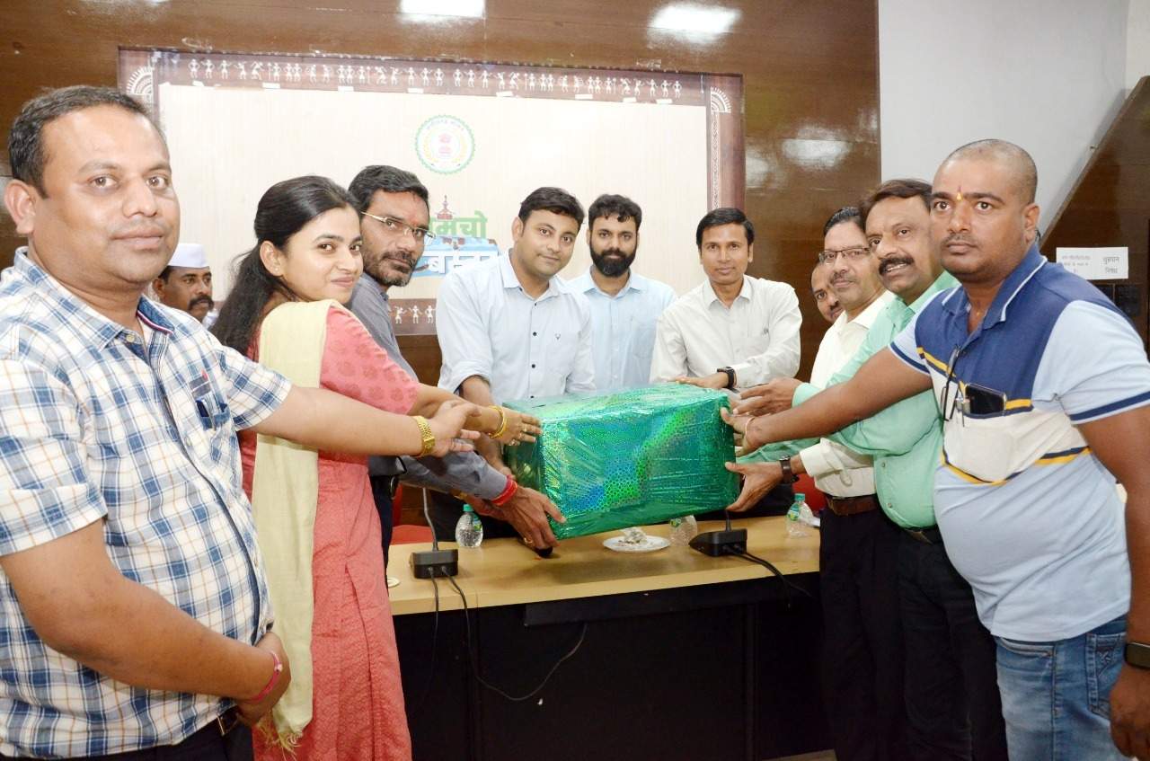 कलेक्टर बंसल को दी विदाई