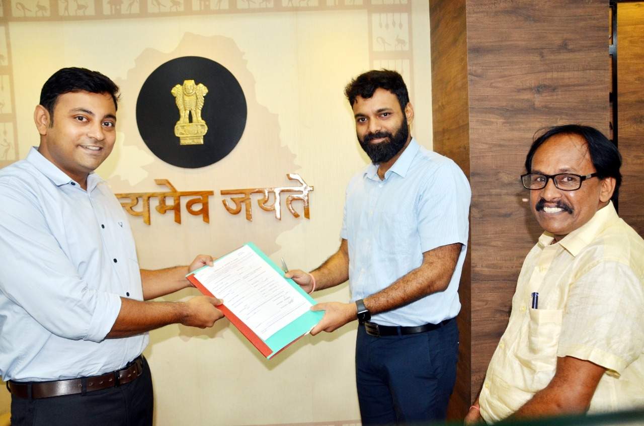 कलेक्टर  ने जिपं सीईओ को सौंपा कार्यभार