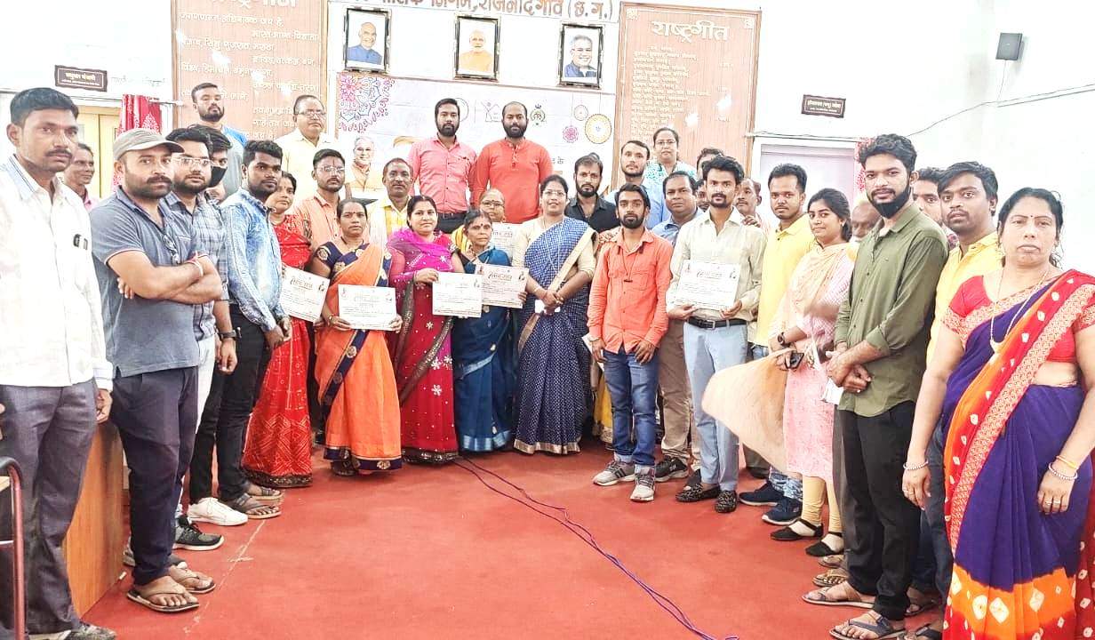 महापौर ने किया हितग्राहियों का सम्मान महापौर ने किया हितग्राहियों का सम्मान