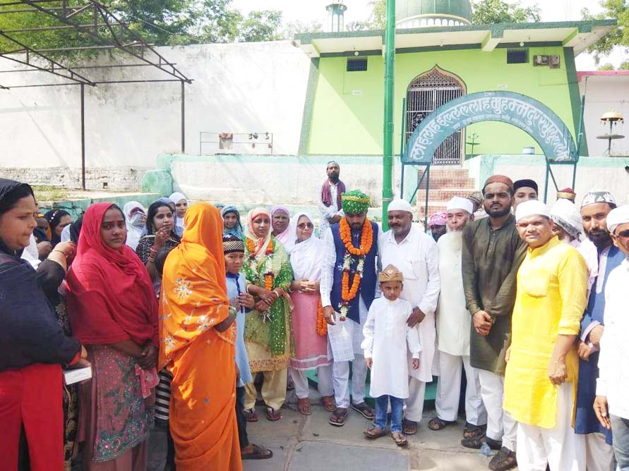 हज पर रवाना हुए खुर्शीद -आमिर हज पर रवाना हुए खुर्शीद -आमिर