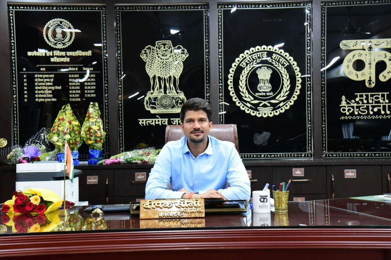 नए कलेक्टर दीपक सोनी ने किया कार्यभार ग्रहण नए कलेक्टर दीपक सोनी ने किया कार्यभार ग्रहण