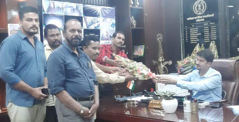 बाबा साहेब सेवा संस्था के सदस्यों ने की नए कलेक्टर से मुलाकात बाबा साहेब सेवा संस्था के सदस्यों ने की नए कलेक्टर से मुलाकात