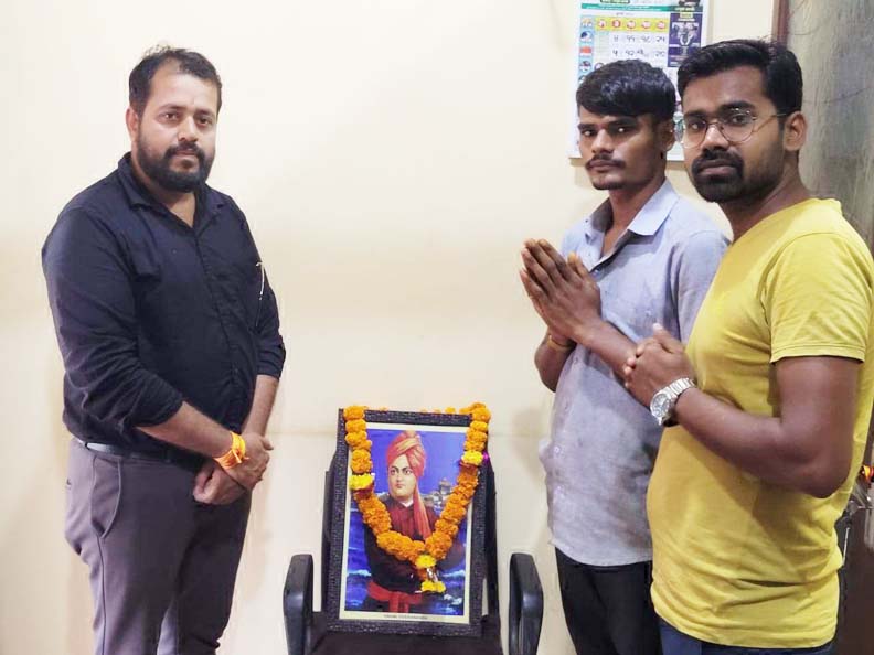 स्वामी विवेकानंद को पुण्यतिथि पर दी श्रद्धांजलि