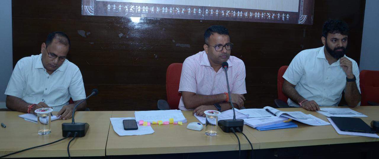 राजस्व प्रकरणों के निराकरण में दिखाएं तत्परता