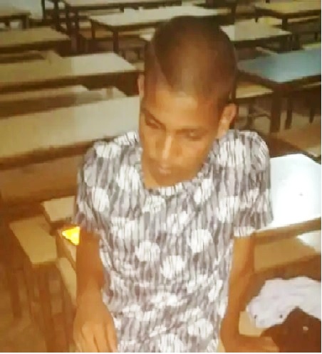 दो छात्रों ने स्कूल परिसर में सहपाठी पर चाकू से किया वार, सोशल मीडिया पोस्ट को लेकर था विवाद