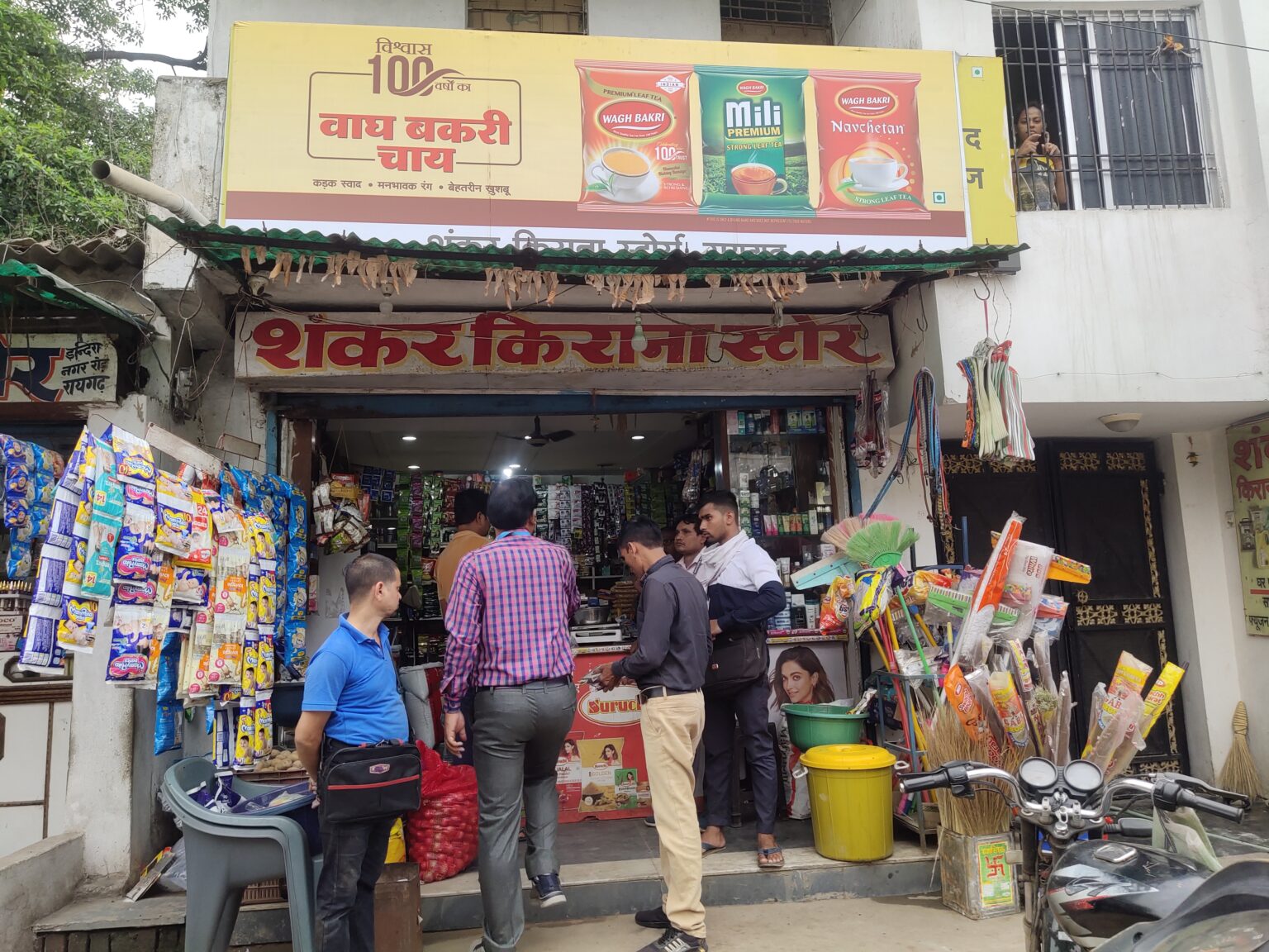 प्रतिबंधित प्लास्टिक पर निगम टीम ने की कार्रवाई प्रतिबंधित प्लास्टिक पर निगम टीम ने की कार्रवाई