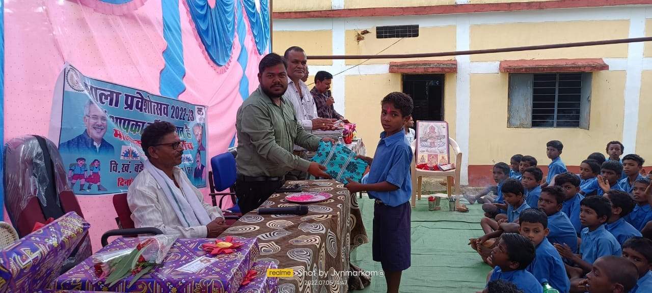 प्रवेश उत्सव हर्षोल्लास के साथ मनाया प्रवेश उत्सव हर्षोल्लास के साथ मनाया