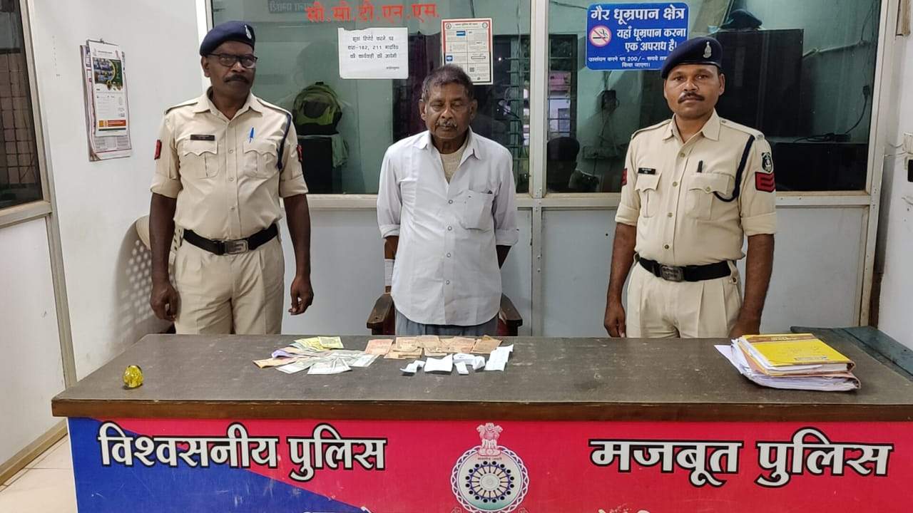 सटोरिया पकड़ाया, नगद व सट्टा-पट्टी पर्ची जब्त