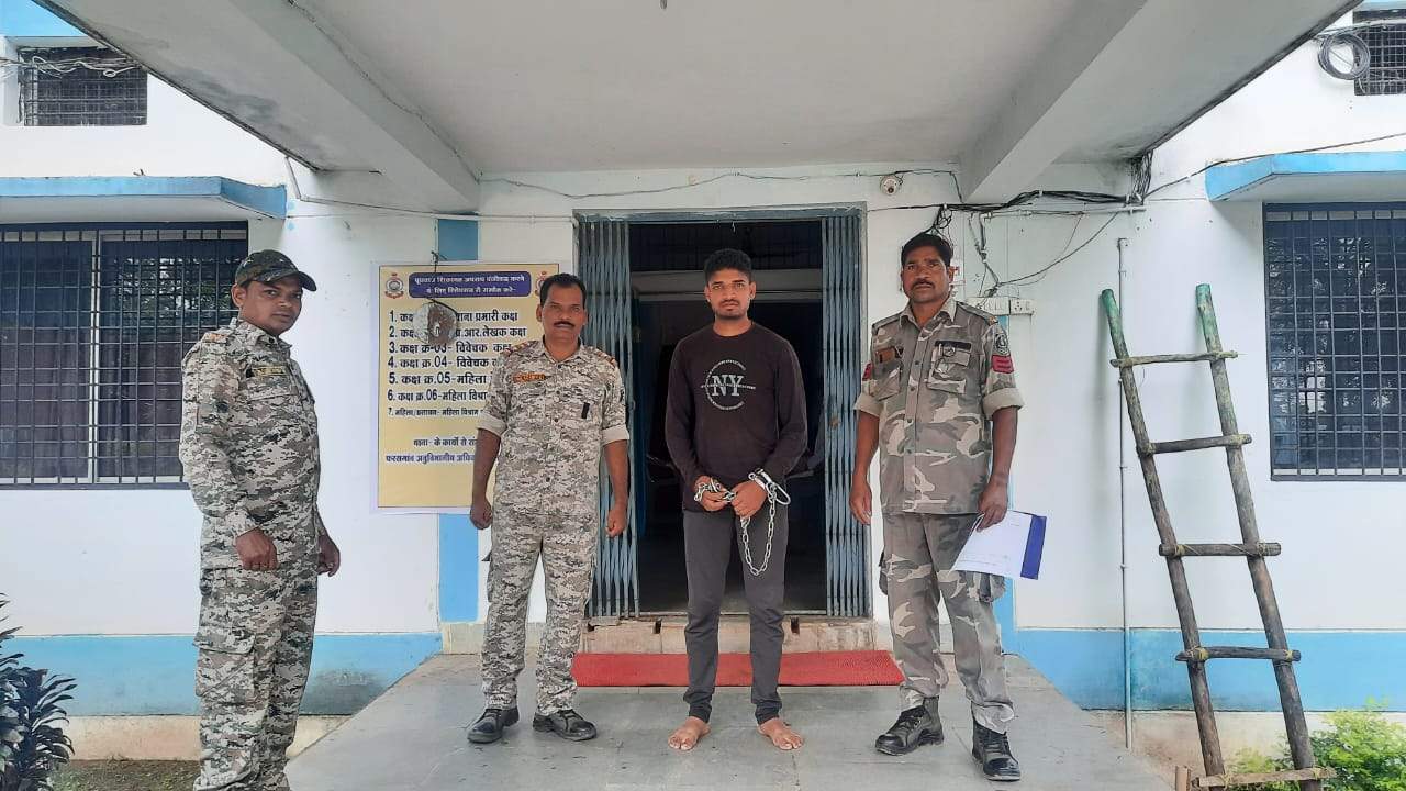 सराफा दुकान में चोरी, ओडिशा का एक बंदी, 5 की तलाश सराफा दुकान में चोरी, ओडिशा का एक बंदी, 5 की तलाश