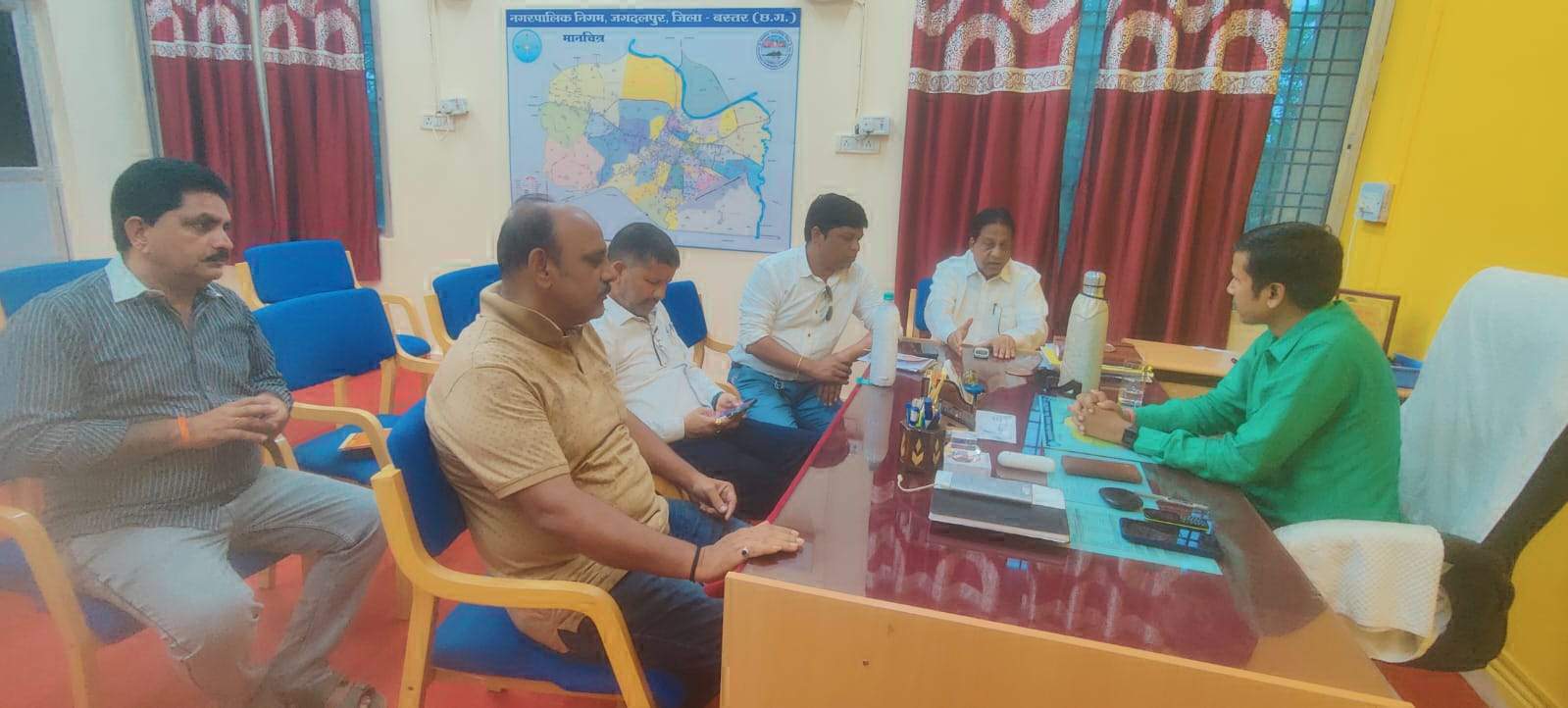 डेंगू का प्रकोप, निगम आयुक्त से मिले भाजपा पार्षद