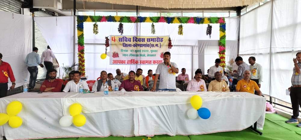 सचिवों की बदौलत ही योजनाएं ग्रामीण क्षेत्रों के अंतिम व्यक्ति तक पहुंचती हैं- देवचंद सचिवों की बदौलत ही योजनाएं ग्रामीण क्षेत्रों के अंतिम व्यक्ति तक पहुंचती हैं- देवचंद