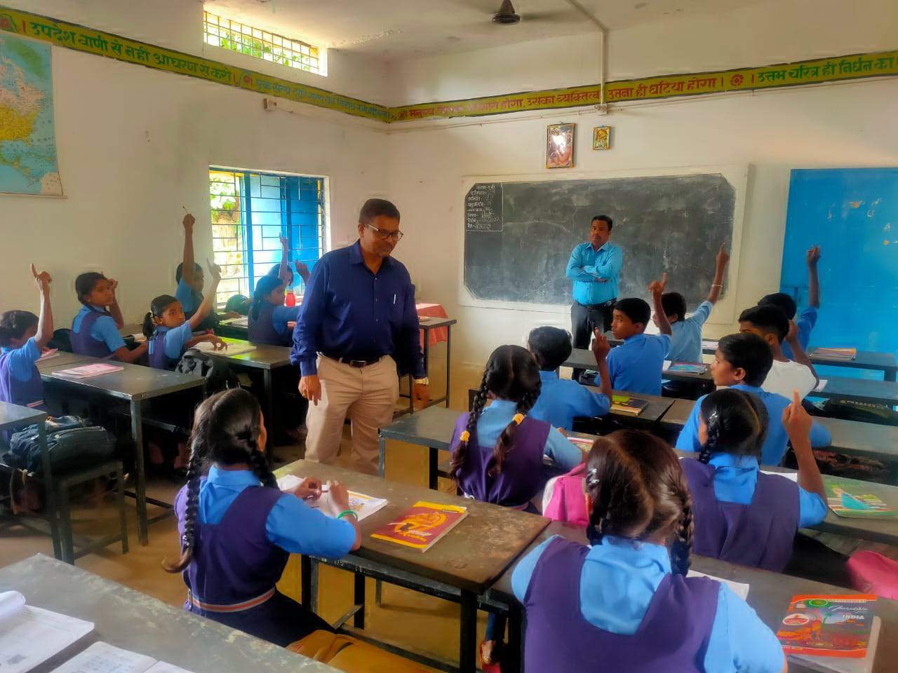 सहायक संचालक महेश नायक पहुंचे कोण्डागांव सहायक संचालक महेश नायक पहुंचे कोण्डागांव