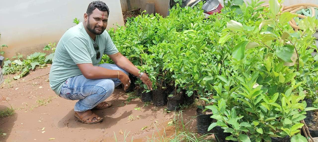 रितेश ने पौधरोपण कर मनाया जन्मदिन रितेश ने पौधरोपण कर मनाया जन्मदिन