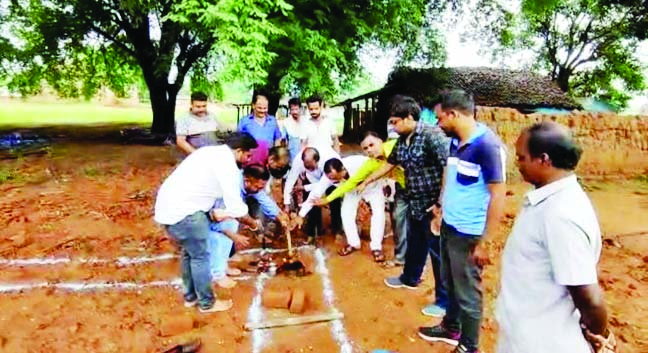 शांति फाउंडेशन के सहयोग से शुरू हुआ मकान निर्माण शांति फाउंडेशन के सहयोग से शुरू हुआ मकान निर्माण