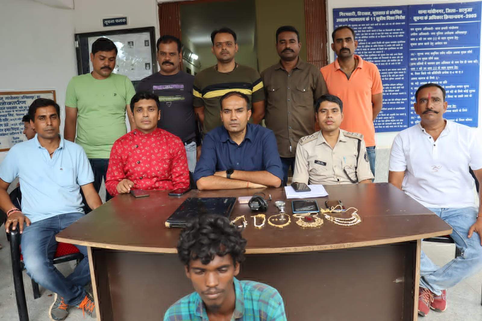 सूने मकान में ताला तोड़ 5 लाख की चोरी, आरोपी गिरफ्तार