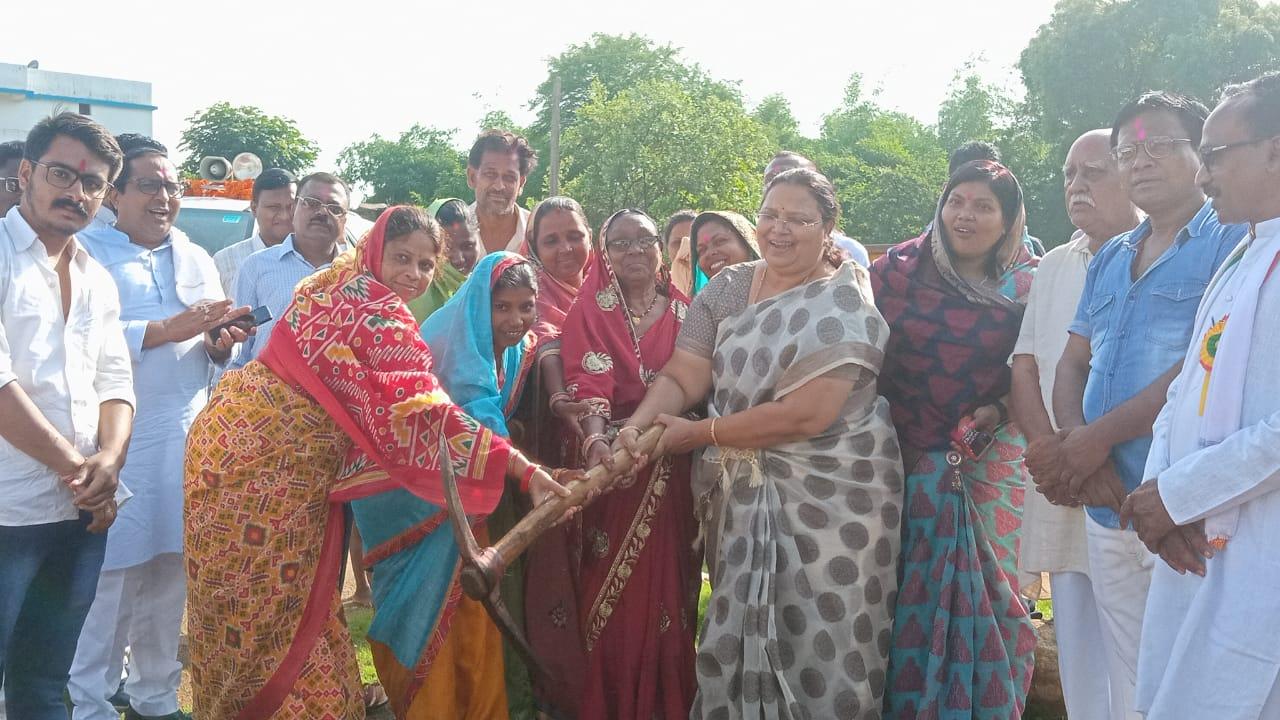किसानों, ग्रामीणों एवं मजदूरों की हितों की रक्षा करना सरकार की सर्वोच्च प्राथमिकता-भेडिय़ा किसानों, ग्रामीणों एवं मजदूरों की हितों की रक्षा करना सरकार की सर्वोच्च प्राथमिकता-भेडिय़ा