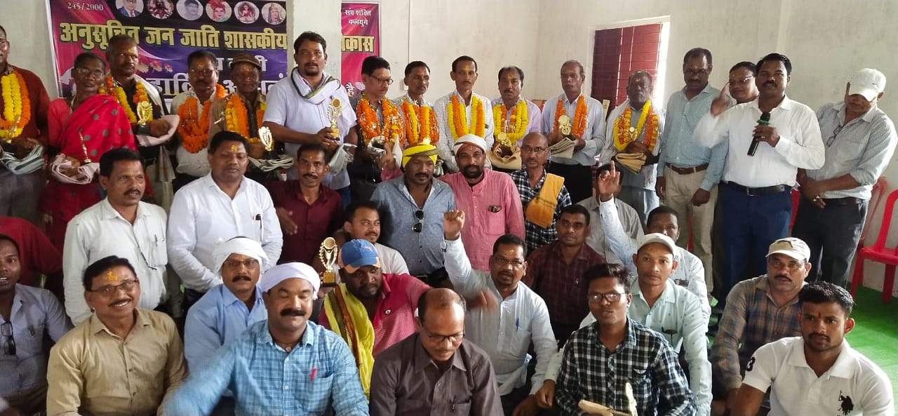 सेवानिवृत्त अधिकारी-कर्मचारी का सम्मान