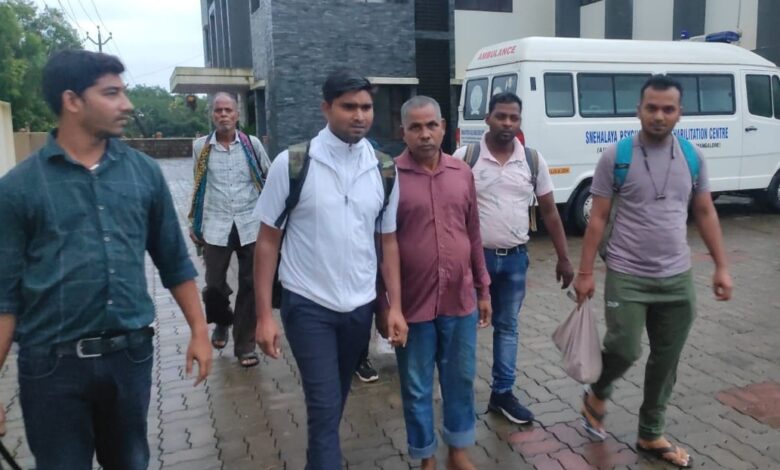 20 साल से बिछड़ा डोरीलाल मिला अपने परिवार से 20 साल से बिछड़ा डोरीलाल मिला अपने परिवार से