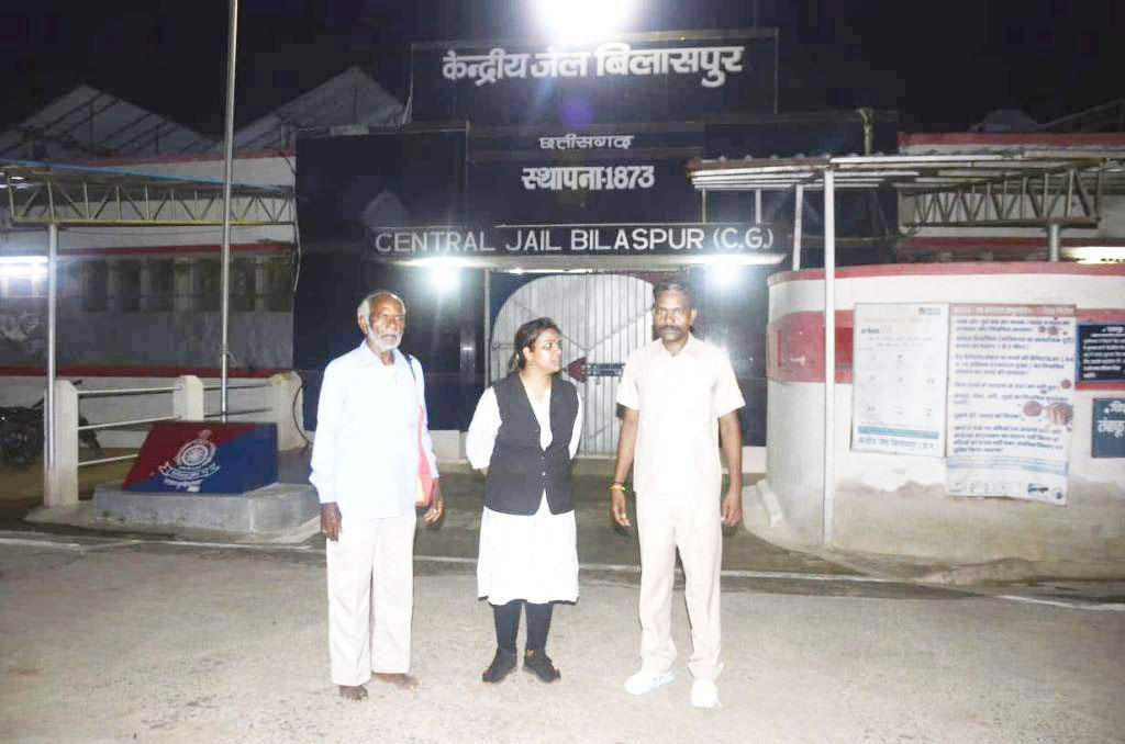 अब हो पाई रिहाई, जमानत मिलने के बाद भी जेल में 6 साल कैद रहा देवप्रकाश