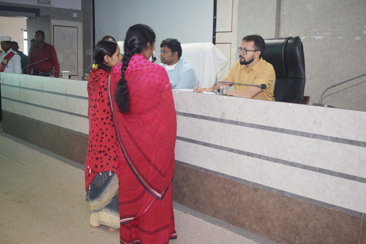 जनदर्शन में कलेक्टर ने सुनी समस्याएं