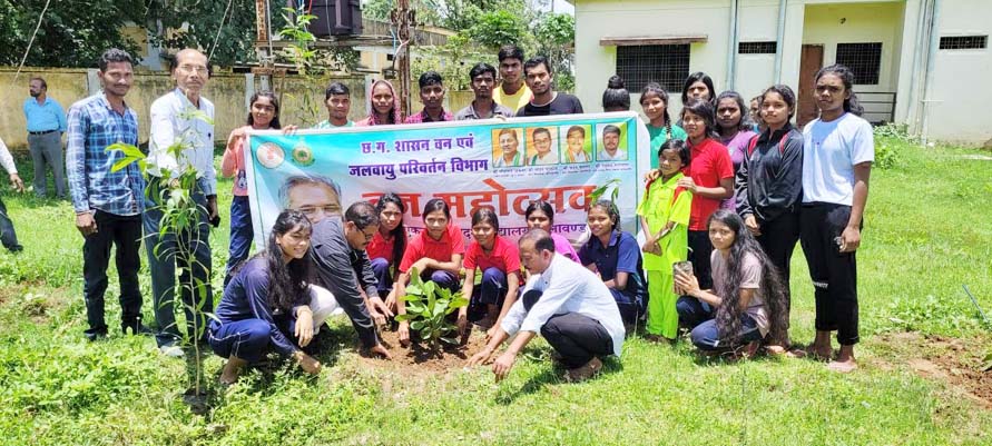 बाबा साहेब सेवा संस्था ने एकलव्य विद्यालय गोलावंड में रोपे पौधे बाबा साहेब सेवा संस्था ने एकलव्य विद्यालय गोलावंड में रोपे पौधे