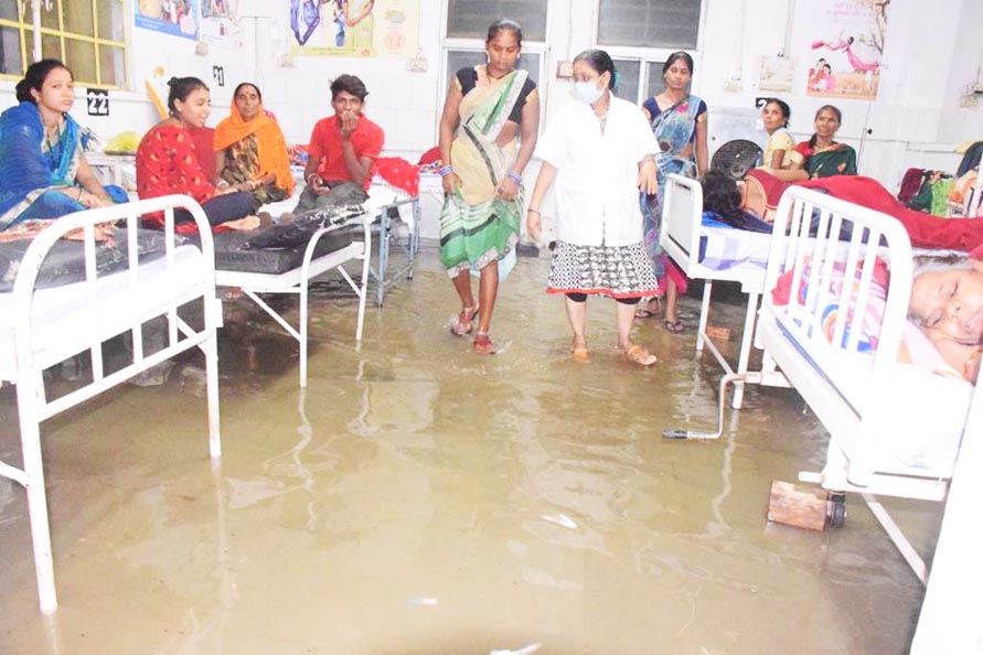 ड्रेनेज सिस्टम में सुधार नहीं होने से भडक़े सीएस, कहा- मरीजों की भर्ती बंद कर देंगे