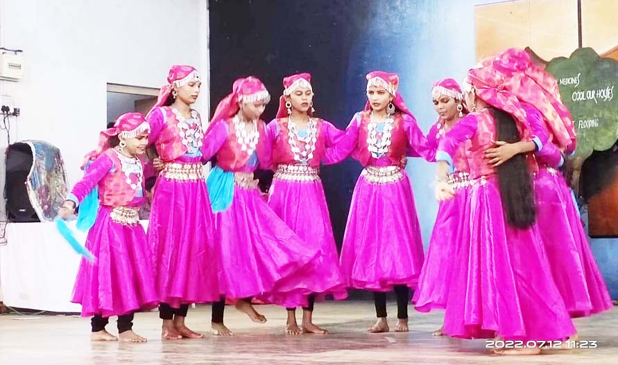 समूह लोक नृत्य में विक्रमशिला समूह प्रथम