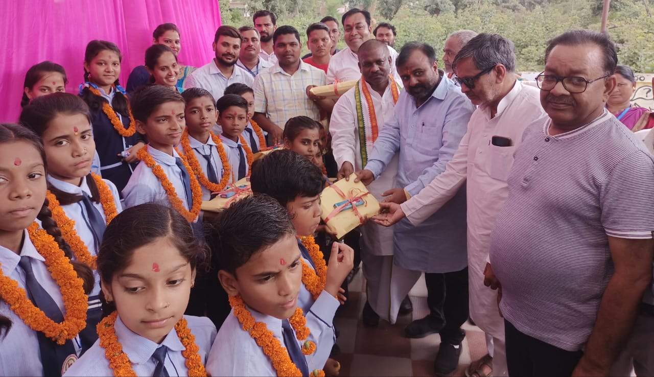 स्वामी आत्मानंद स्कूल में प्रवेश उत्सव स्वामी आत्मानंद स्कूल में प्रवेश उत्सव