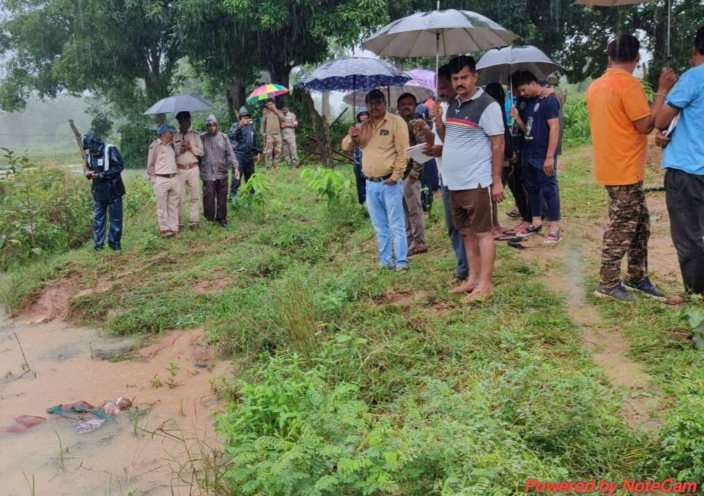 महिला को हाथी ने कुचला, मौत महिला को हाथी ने कुचला, मौत