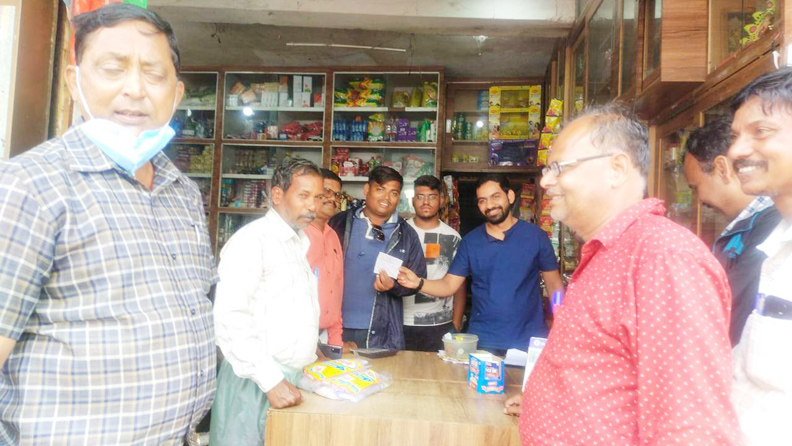 5 दुकानों में दबिश, 26 किलो पॉलीथिन जब्त, 20 हजार वसूला अर्थदंड 5 दुकानों में दबिश, 26 किलो पॉलीथिन जब्त, 20 हजार वसूला अर्थदंड