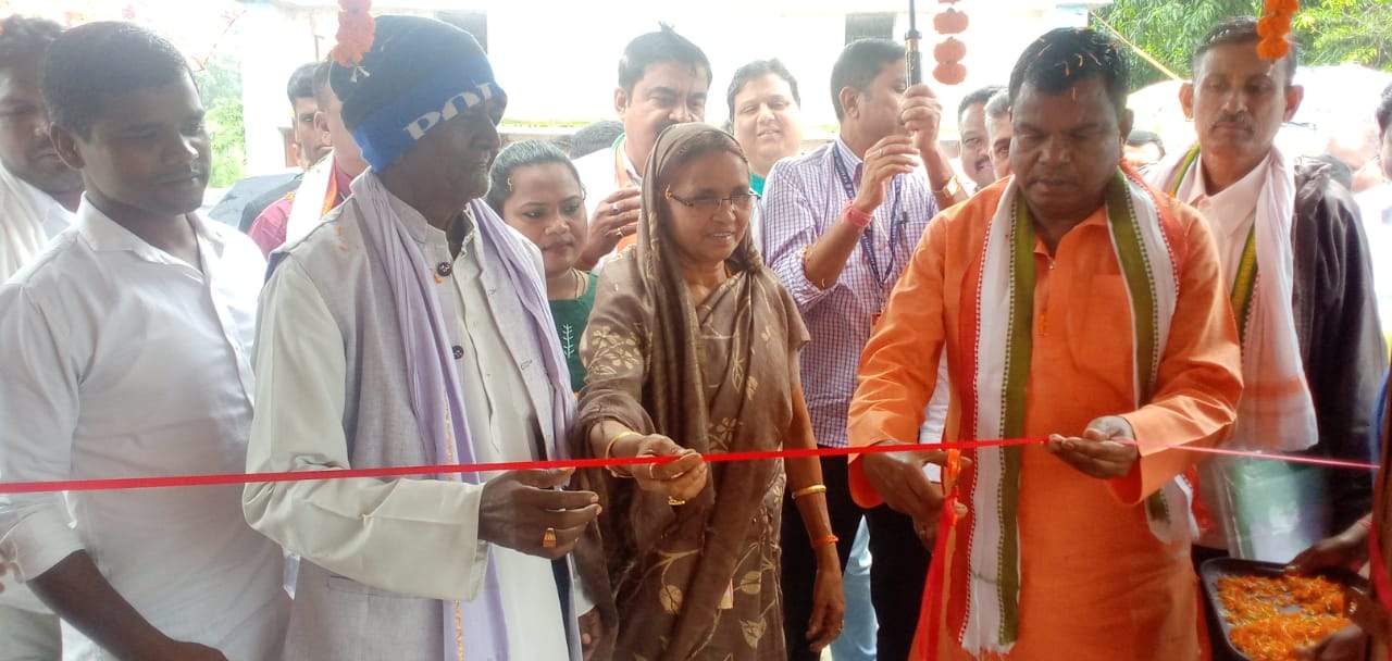 लखमा ने किया विद्यालय भवन-खेल मैदान का लोकार्पण