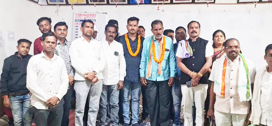 नंदू बनियागांव और योगेंद्र दहिकोंगा मंडल अध्यक्ष बने नंदू बनियागांव और योगेंद्र दहिकोंगा मंडल अध्यक्ष बने