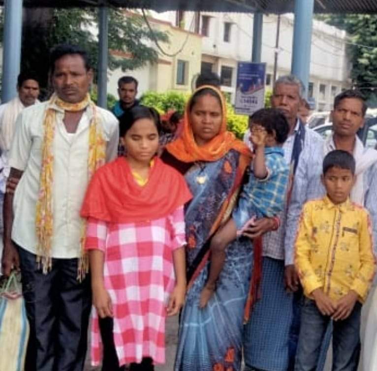 कलेक्टर की संवेदनशीलता से दिव्यांग भाई-बहनों का तत्काल बना सर्टिफिकेट