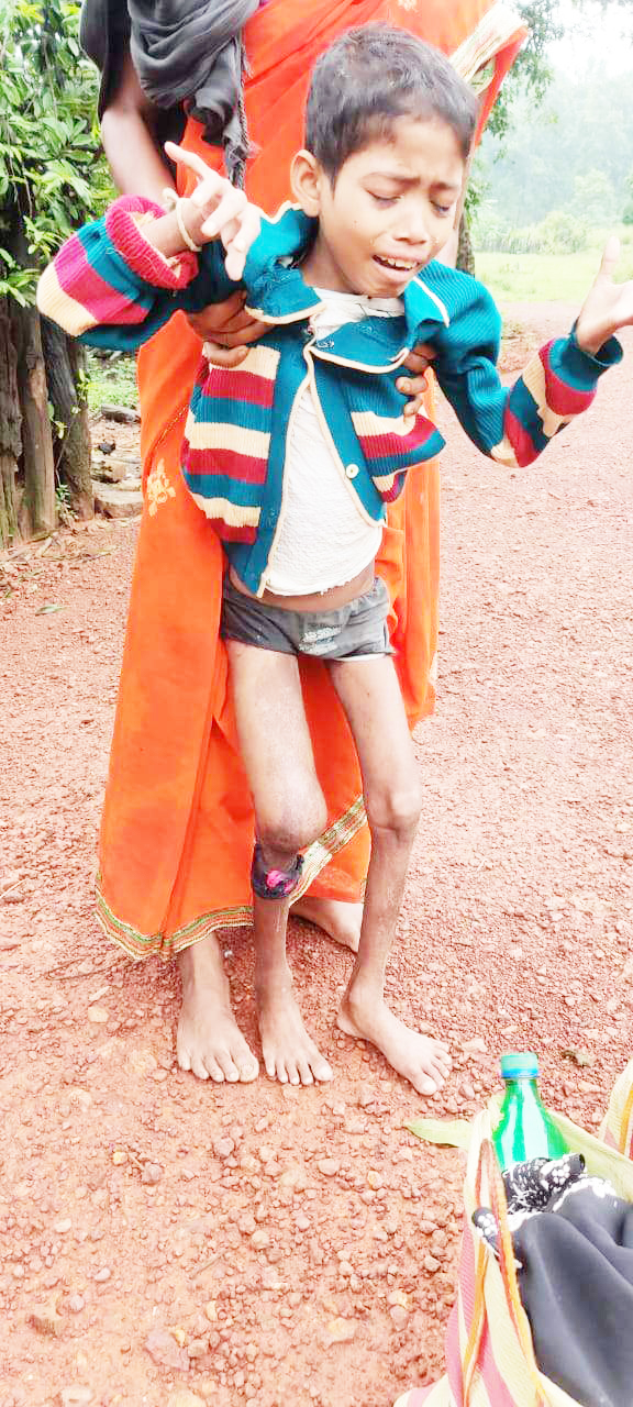 12 किमी का सफर तय कर जवानों ने बच्ची को पहुंचाया एम्बुलेंस तक