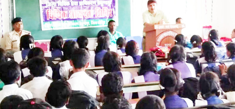 कानून की जानकारी से अवगत हुए छात्र कानून की जानकारी से अवगत हुए छात्र